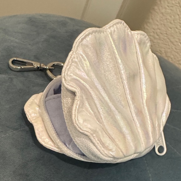 Baggu Iridescent Shell Bag Charm - Picture 3 of 3